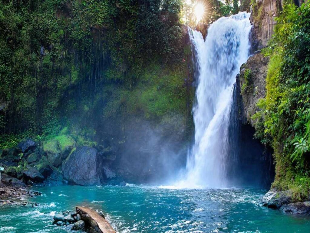 Tegenungan waterfall